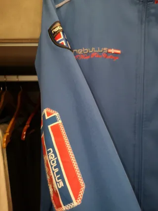 Chaqueta Nebulus azul y roja