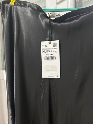 Falda larga satinada negra Talla XL