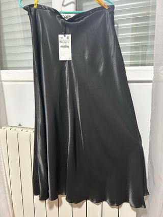 Falda larga satinada negra Talla XL