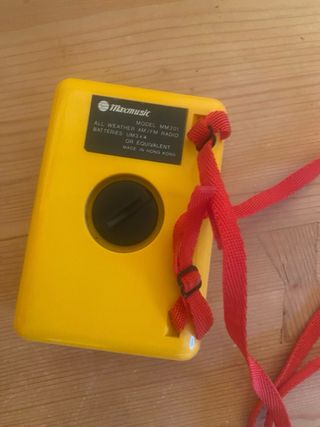 Radio Portátil IC All Weather Amarilla Años 90