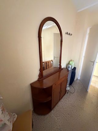 2 Camas Completas con Mesilla y comoda con espejo