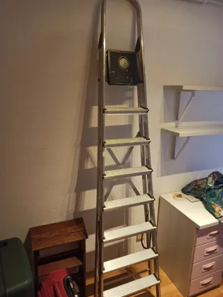 Escalera de aluminio plegable