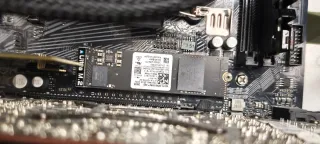 PC AMD Ryzen con Fuente Corsair CX750