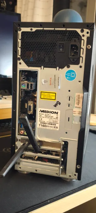 PC AMD Ryzen con Fuente Corsair CX750