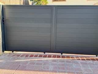Puerta de entrada individual y de garaje corredera