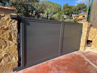 Puerta de entrada individual y de garaje corredera