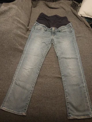 Pantalones premamá negros y vaqueros