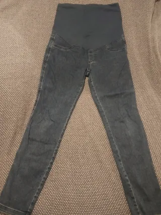 Pantalones premamá negros y vaqueros