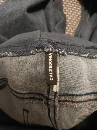 Pantalones premamá negros y vaqueros