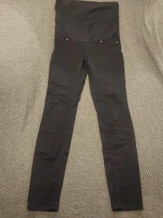 Pantalones premamá negros y vaqueros