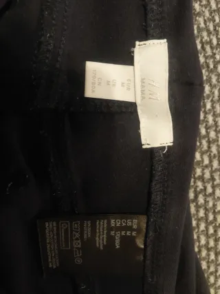 Pantalones premamá negros y vaqueros