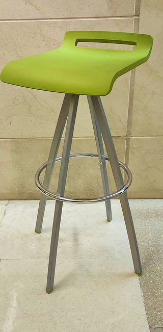 Taburete alto verde y plateado
