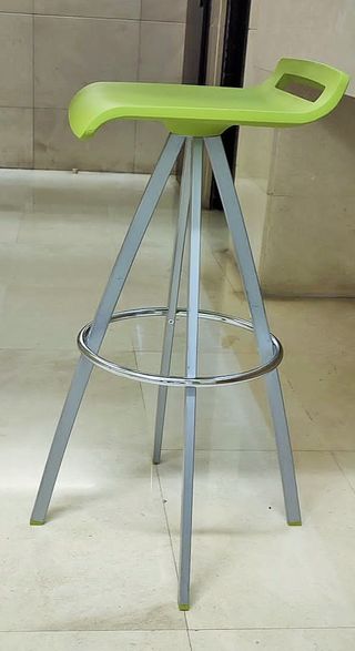 Taburete alto verde y plateado
