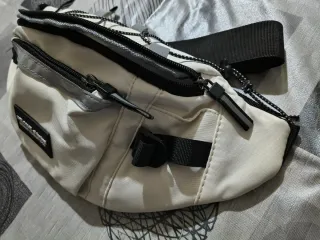 Riñonera y bandolera blanca y negra