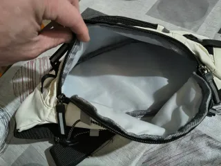 Riñonera y bandolera blanca y negra