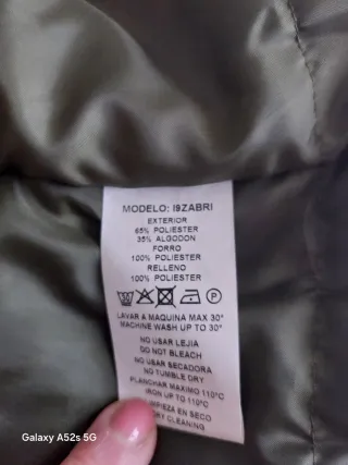 Trenca verde con capucha