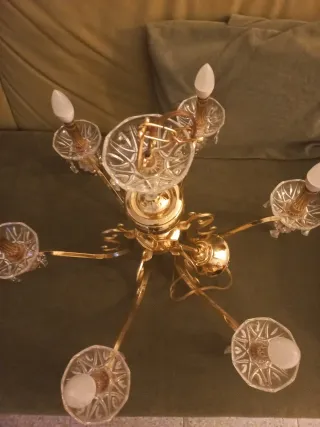 Lámpara de araña dorada antigua