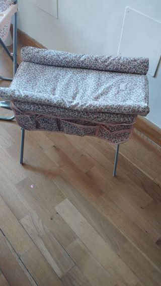 Silla y cambiador de muñecas