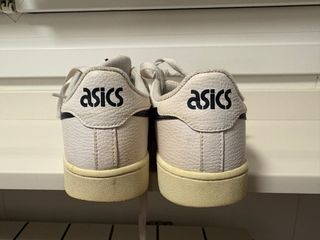 Zapatillas Asics blancas y beige