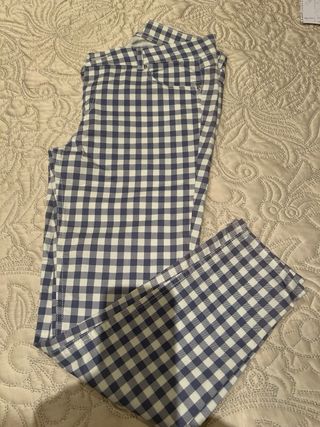 Pantalones a cuadros azul y blanco