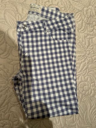 Pantalones a cuadros azul y blanco