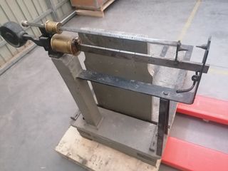 Báscula romana hierro y madera