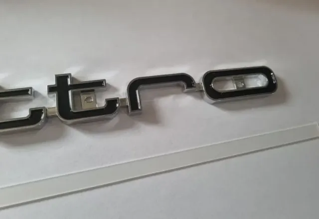 Emblema Audi Quattro Delantero