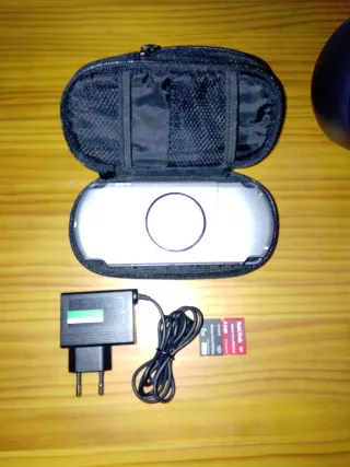 PSP 3000 + Extras