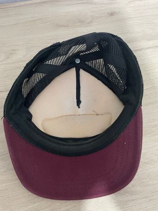 Gorra Vans Trucker Negra y Roja