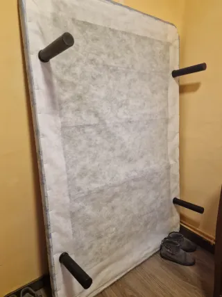 Base tapizada beige y azul de matrimonio