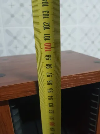 Mueble porta CDs madera y plástico