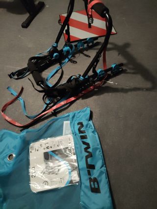 Portabicicletas Btwin y señal obligatoria