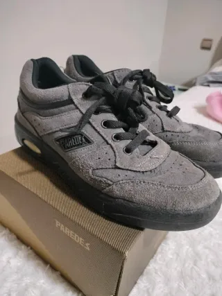 Zapatillas paredes grises