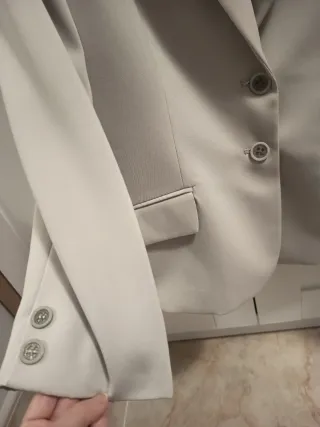 Americana gris claro Estefania Rodríguez mujer