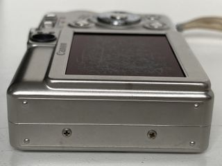 CAMARA CANON IXUS 50 DIGITAL ULTRA COMPACTA