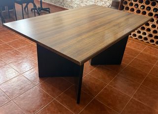 Mesa de madera moderna