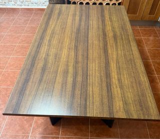 Mesa de madera moderna