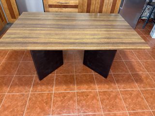 Mesa de madera moderna