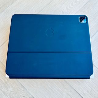 iPad Pro 12.9” 256GB + Magic Keyboard + case