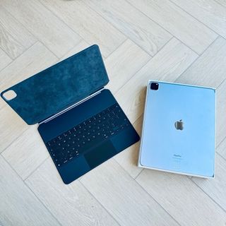 iPad Pro 12.9” 256GB + Magic Keyboard + case
