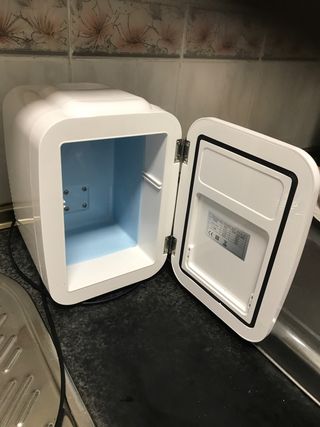 Nevera eléctrica FLAMINGUEO blanca