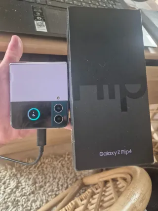 Samsung Galaxy Z Flip 4 Morado