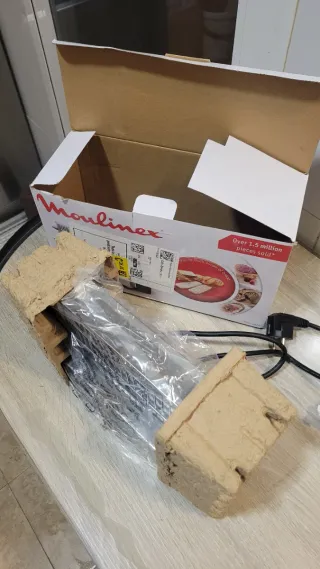 Tostador de pan nuevo Moulinex.
