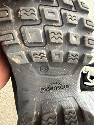 Tuta e scarponi da sci per bambini