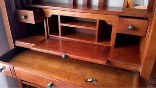 Scrivania in legno massello fatta a mano