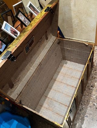 Baúl antiguo madera y metal