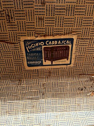 Baúl antiguo madera y metal