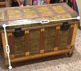 Baúl antiguo madera y metal