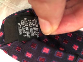 Corbata Hugo Boss Seda Negra y Rosa