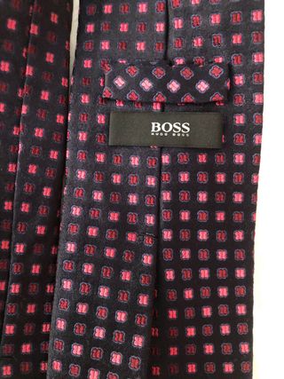 Corbata Hugo Boss Seda Negra y Rosa